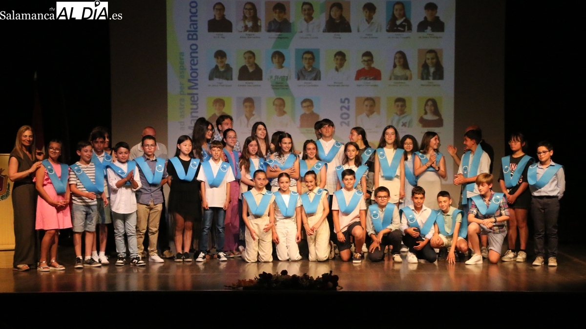 El CEIP Manuel Moreno Blanco de Vitigudino celebra la graduación 31 alumnos de 6º de Primaria