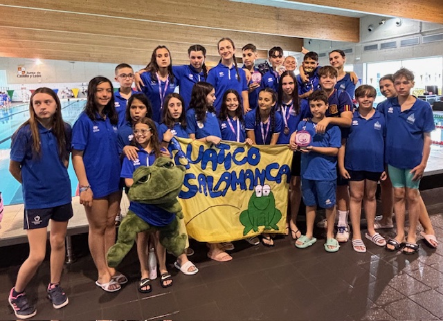 El Acuático Salamanca brilla en el Regional Alevín: 26 medallas y Paula Martínez logra plaza para el Nacional