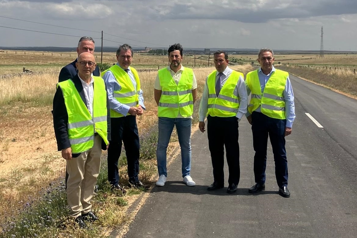 UPL celebra la materialización de sus propuestas para mejorar la SA-305 y la señalización turística en la CL-517