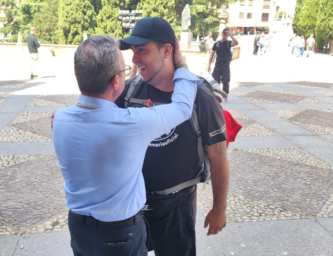 Un salmantino peregrina a pie desde Cantabria: 430 kilómetros y 1.035 euros por La Sonrisa de María