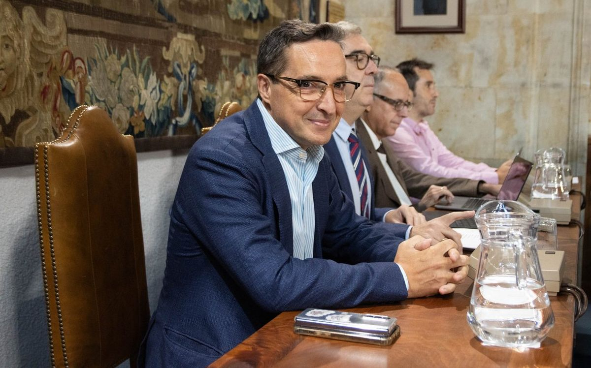 El Barrio Antiguo de Salamanca premiará al rector de la USAL