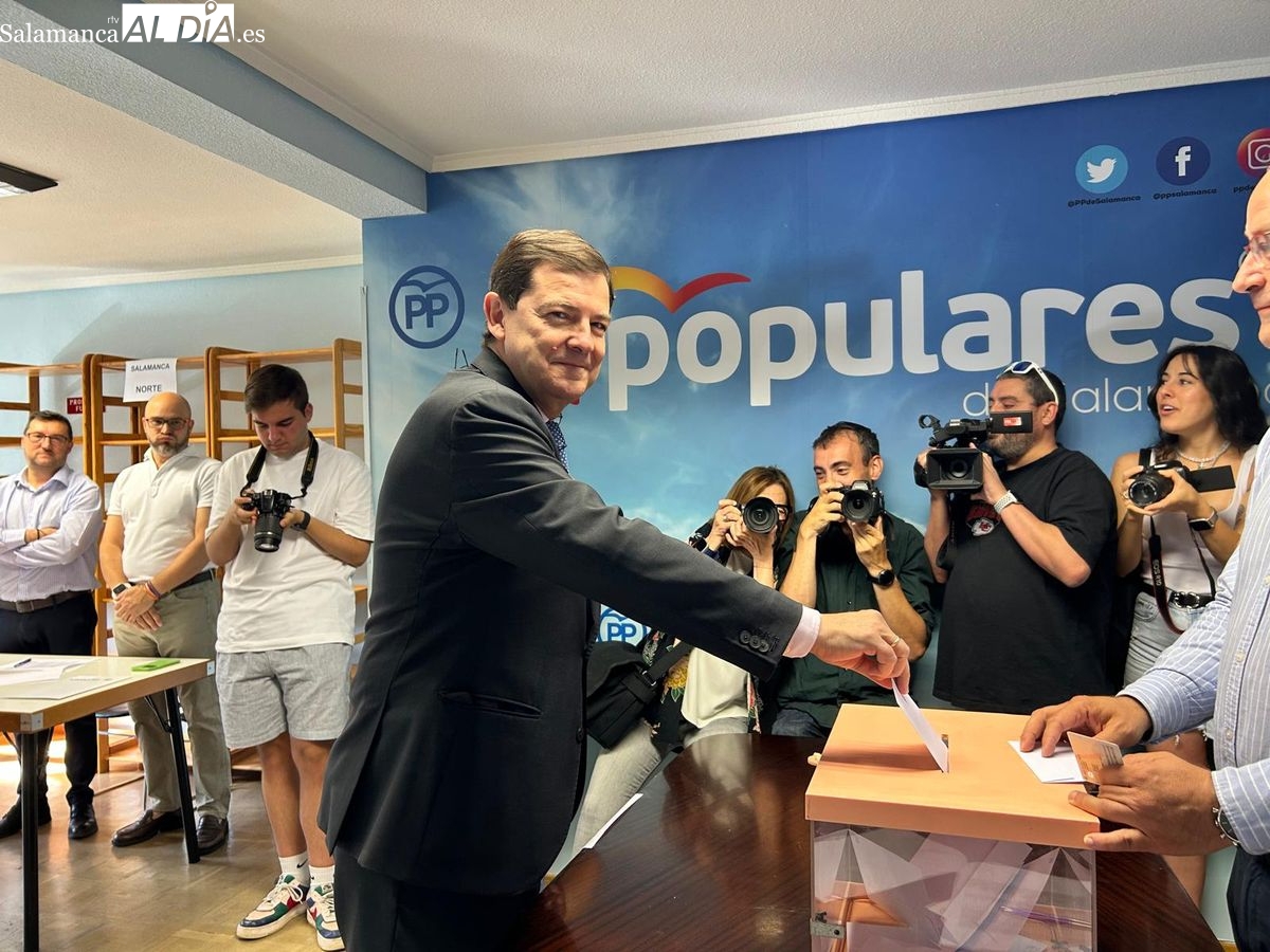 Sánchez debe dimitir y tiene que convocar las elecciones generales, afirma Mañueco 