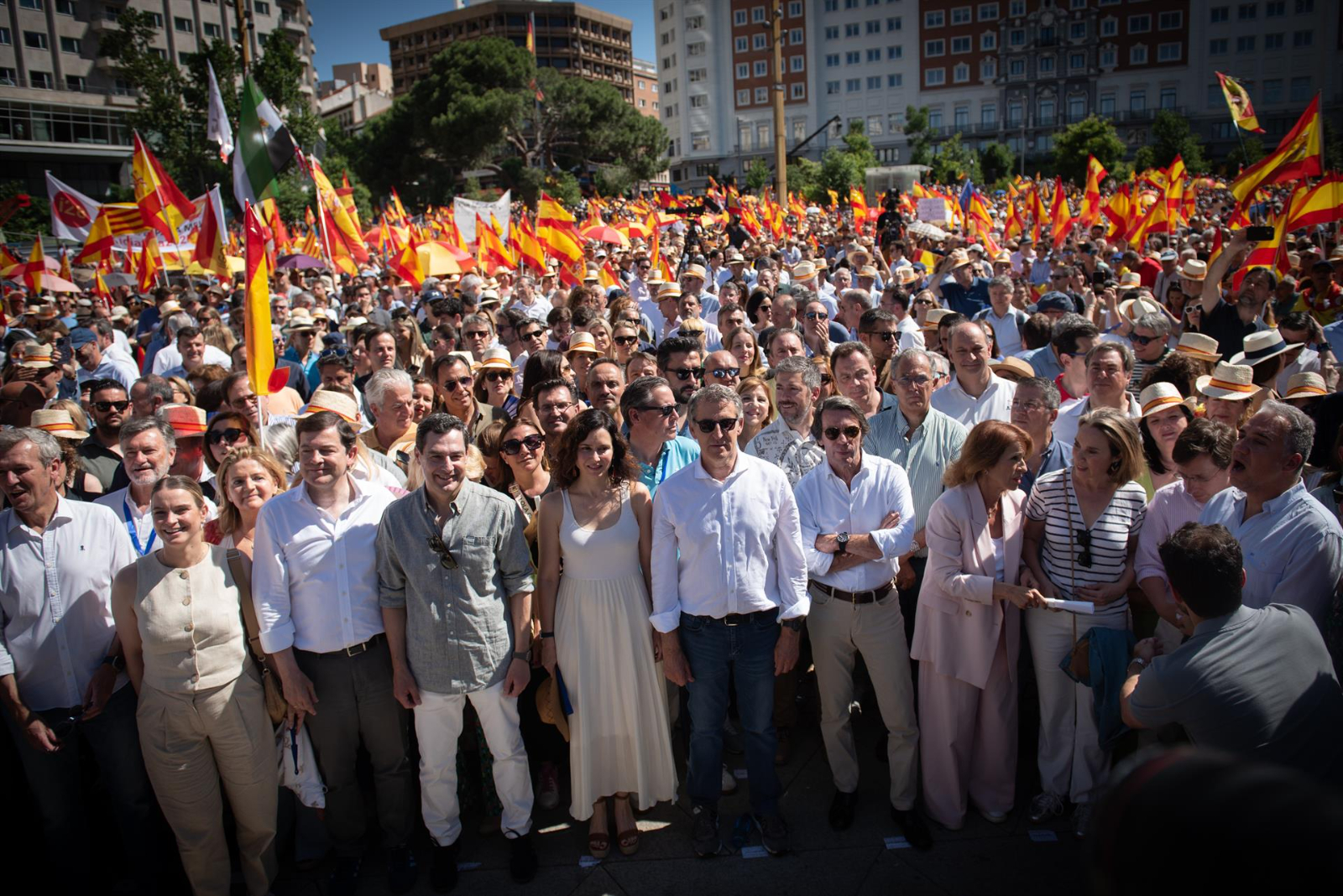 Mañueco ve un Gobierno agonizante y llama a acabar con el tiempo de la política mafiosa