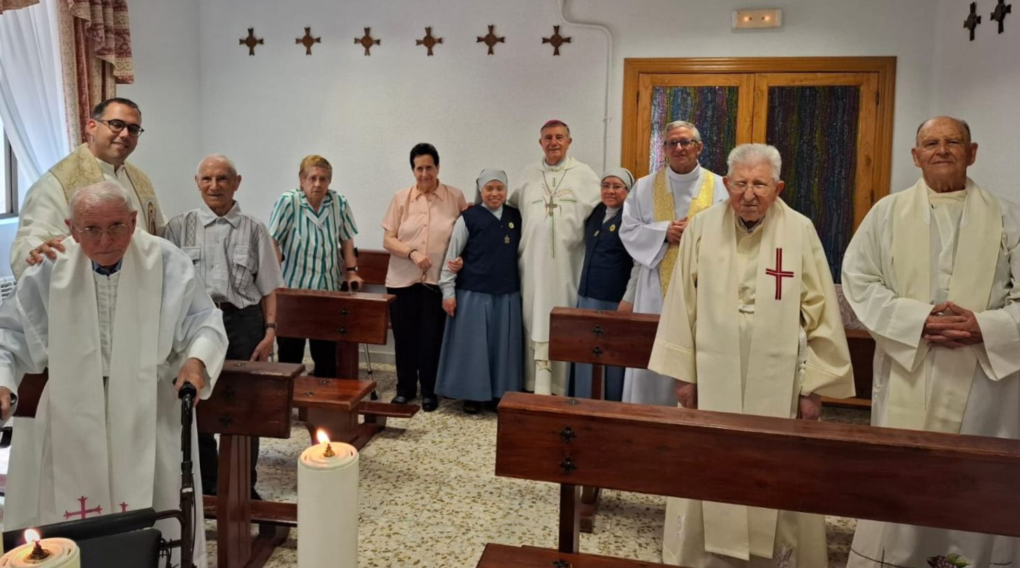 El Obispo visita a los residentes en la Casa Sacerdotal