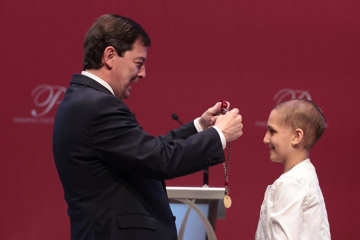 La salmantina María Caamaño brilla en los Premios Castilla y León por su compromiso social