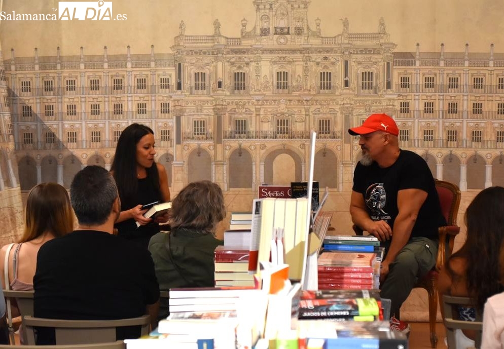 César Pérez Gellida presenta en Salamanca su thriller Nada bueno germina, un viaje a la España convulsa (FOTOS)
