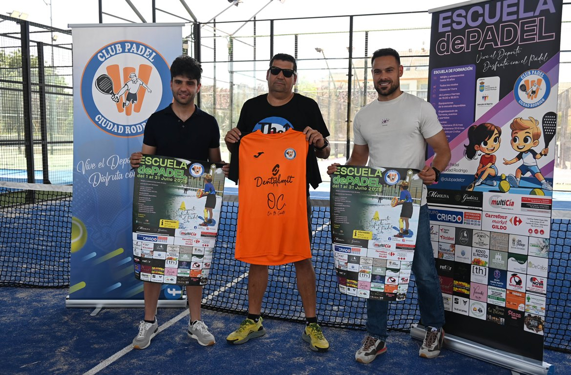 El Club de Pádel promueve una edición veraniega de su Escuela para niños y adolescentes