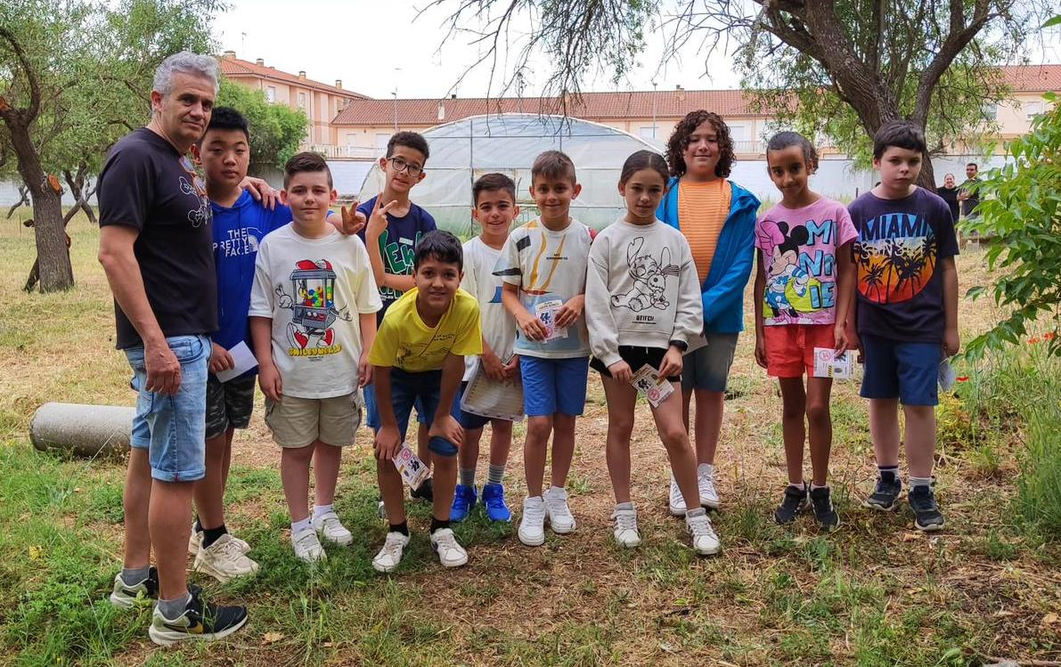 Escolares de San Francisco, Miróbriga y Misioneras-Santa Teresa visitan los huertos de Cáritas