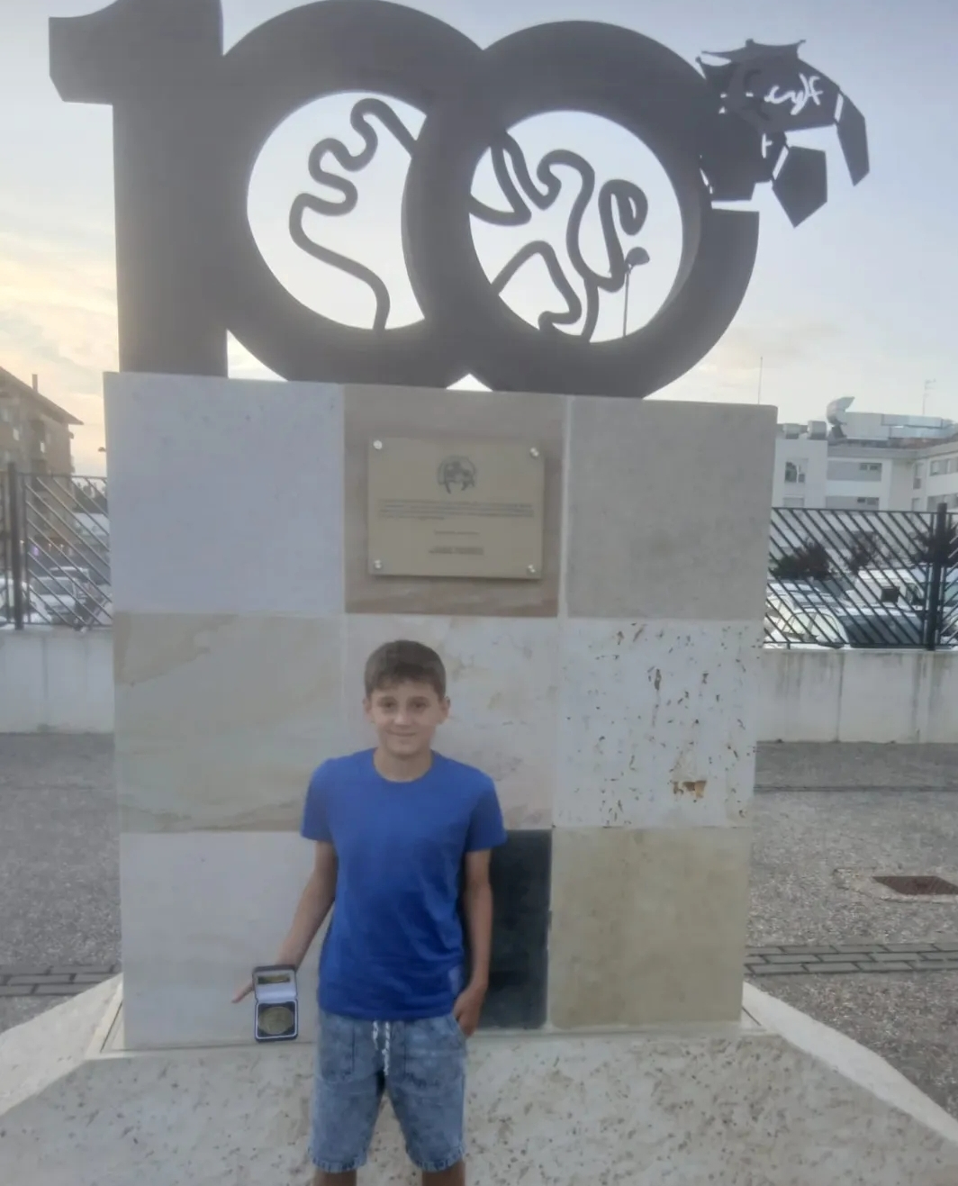 Hugo Vicente Torrens recibe una distinción de la Real Federación de Castilla y León de Fútbol