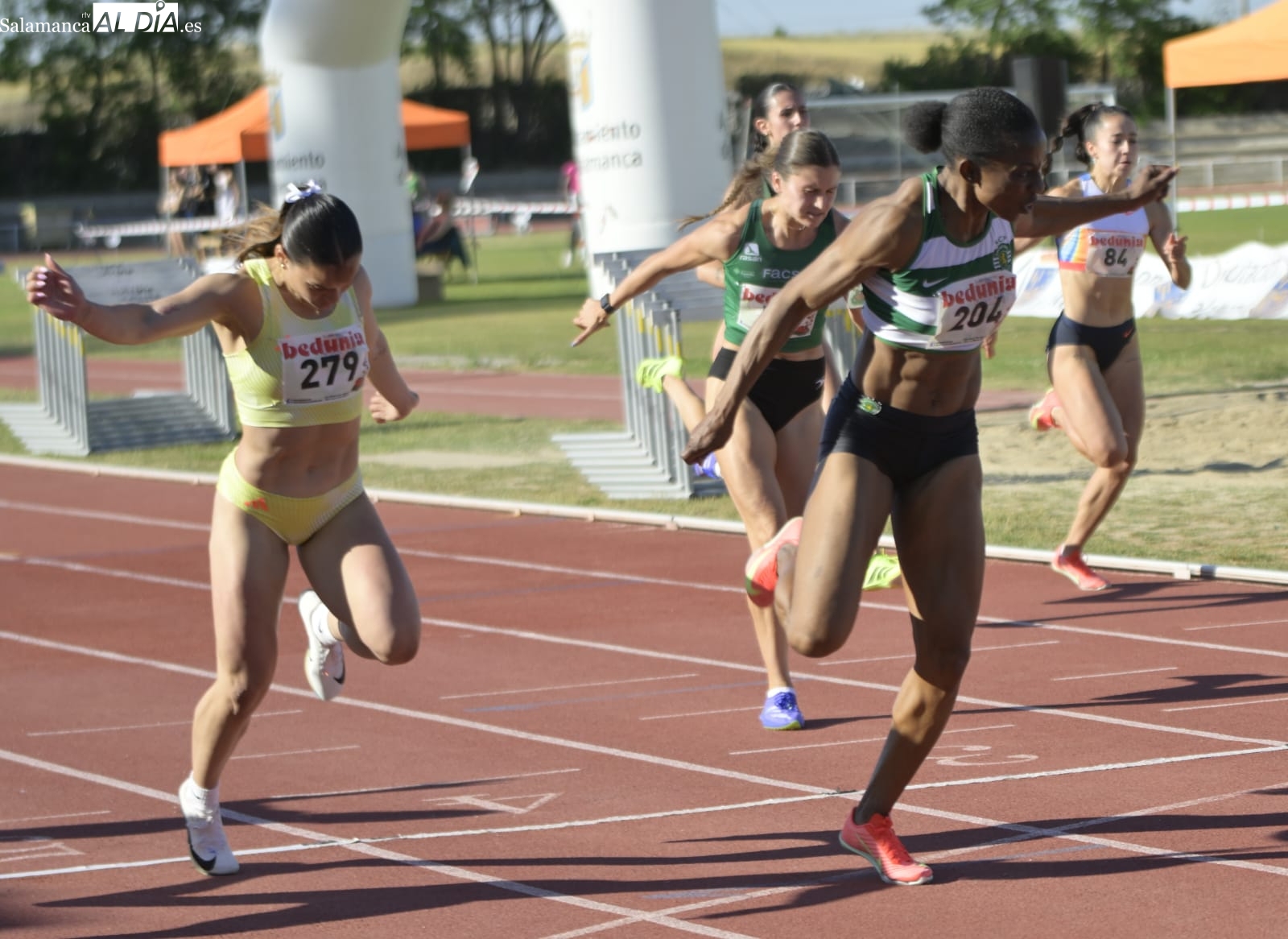 FOTOS | Tarde de estrellas y gran ambiente en el XXVII Trofeo de Atletismo Ciudad de Salamanca
