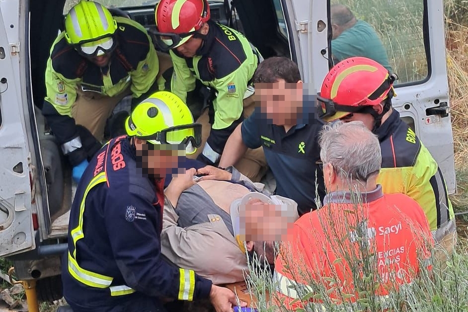 Un herido tras la salida de la vía de un vehículo en San Felices de los Gallegos
