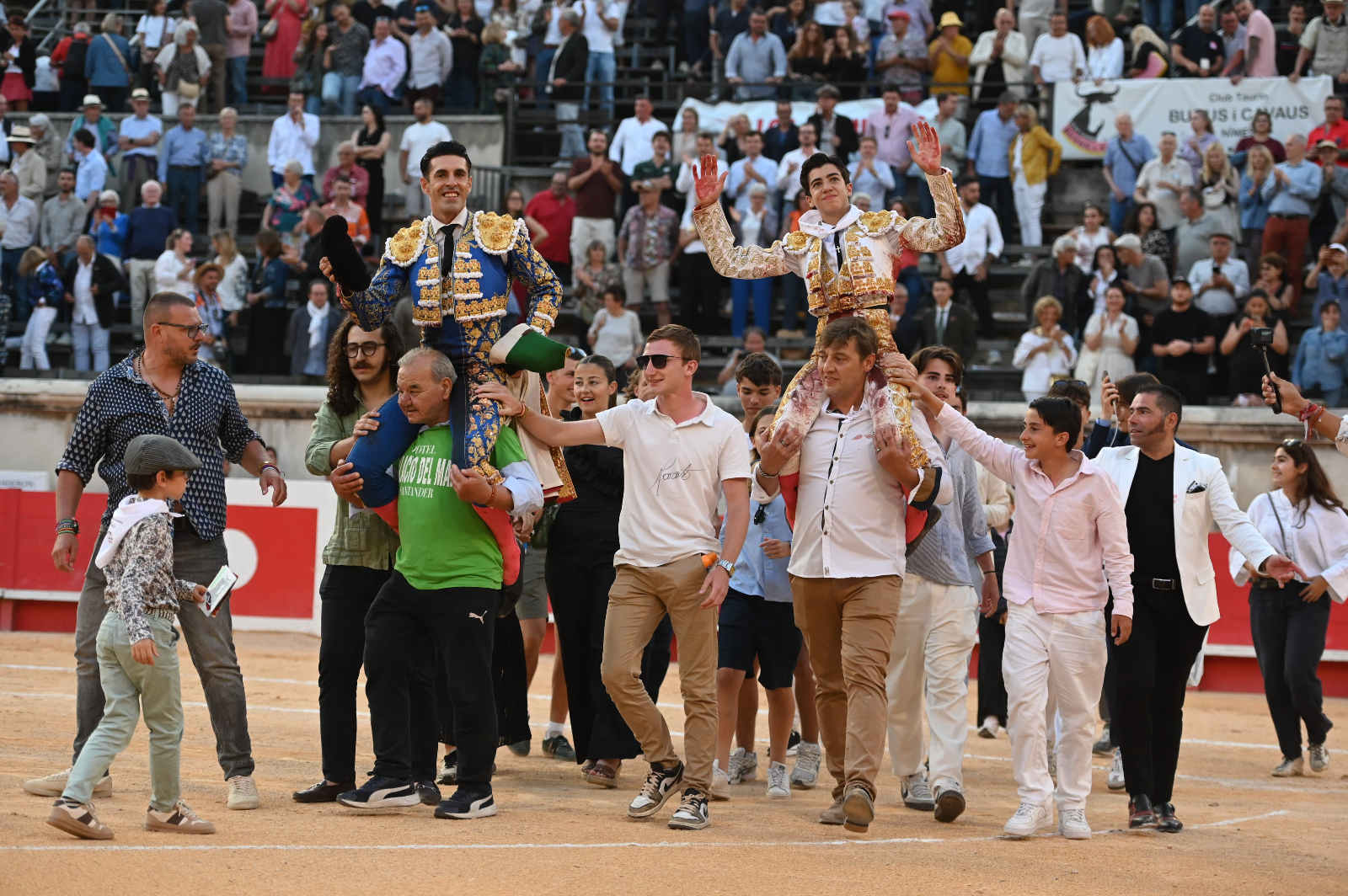 Alternativa soñada para Marco Pérez. Dos orejas en Nimes