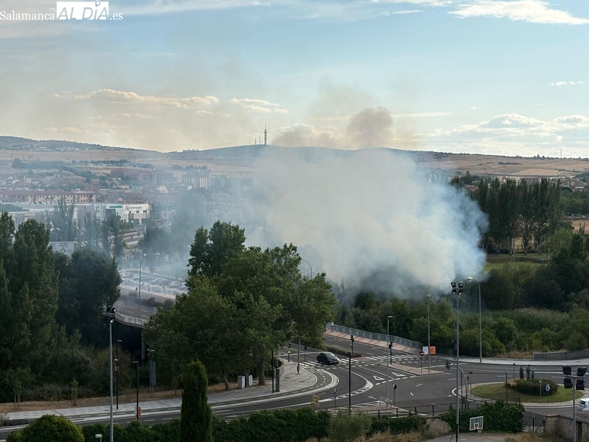 FOTOS | Un incendio en Salas Bajas moviliza a los Bomberos de Salamanca