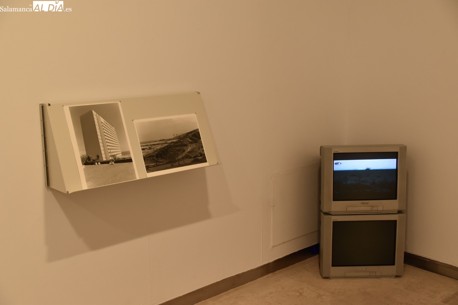 FOTOS | ‘Y libros también’, una exposición que une arte visual y edición independiente