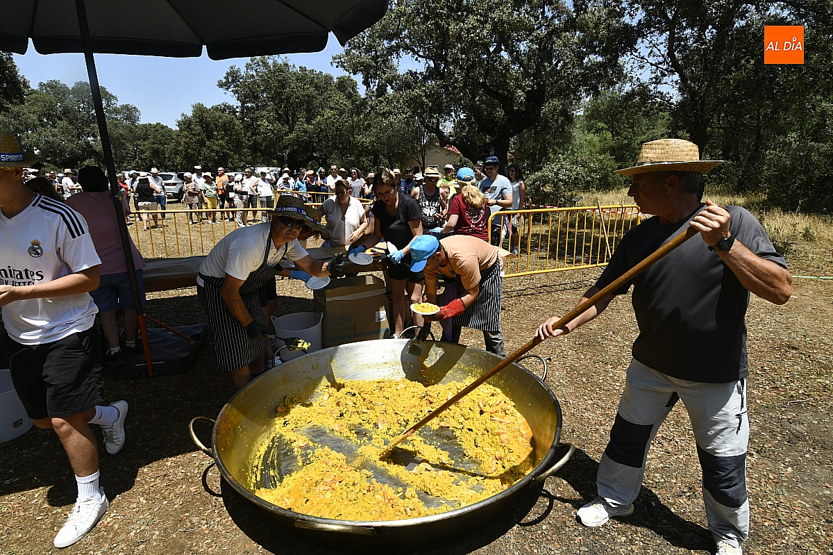 Una paella popular en Sancti Spíritus reúne a más de 400 personas para despedir el Corpus