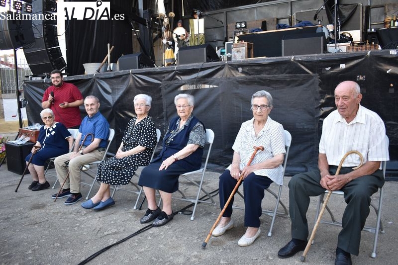 Sois la raíz de este pueblo: el emotivo mensaje de Encinas de Arriba a sus mayores