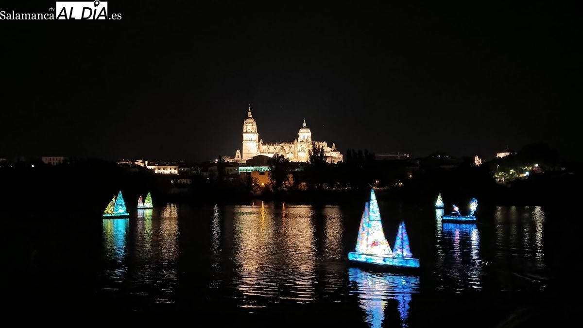 VÍDEO y FOTOS | La Escuela de Circo Santiago Uno ilumina la noche salmantina con Supervivientes en el Fácyl