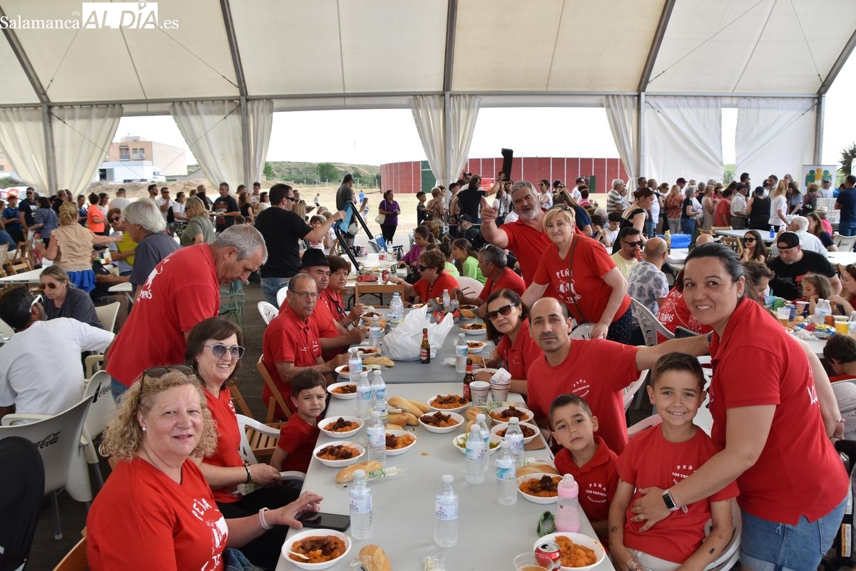FOTOS | Gran ambiente en la comida popular de las fiestas de Villamayor