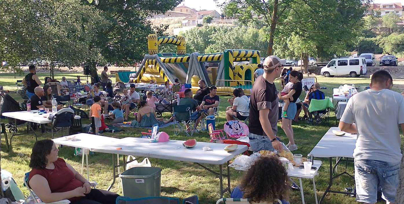La AMPA del Colegio Miróbriga encara el final del curso con una convivencia en la Alameda 