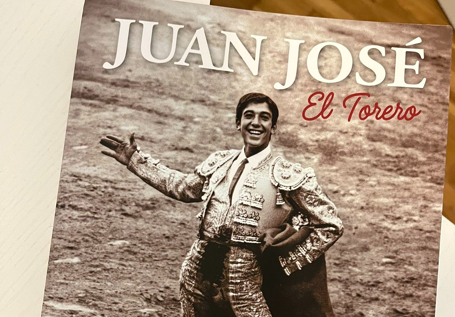 Paco Cañamero presenta en la Torre de los Anaya la biografía del torero Juan José