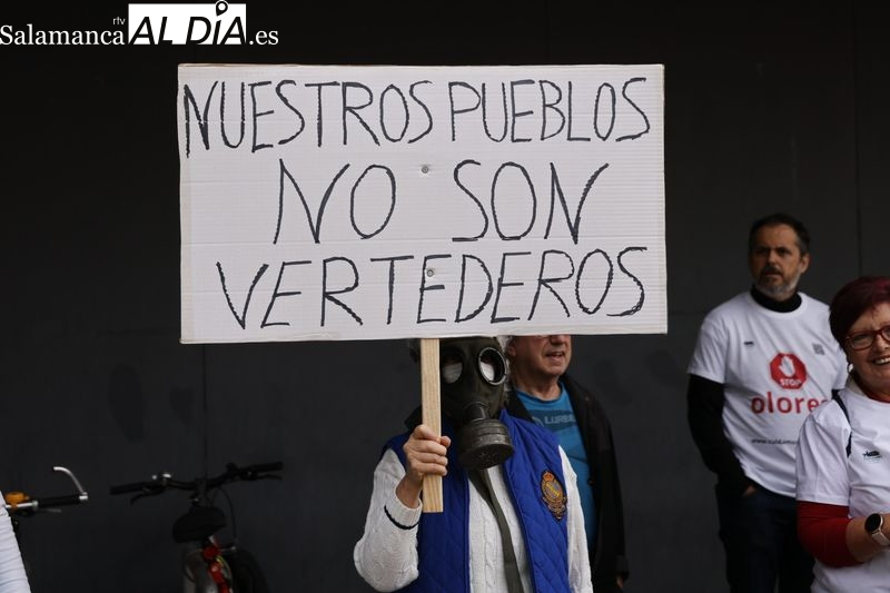 Guerra abierta contra los malos olores: ¿qué respiran realmente los vecinos en torno a la fábrica de Doñinos?