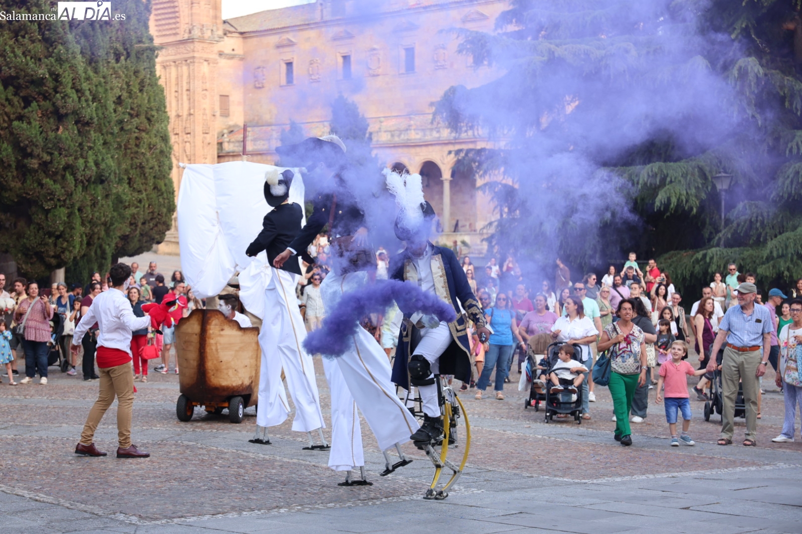 VÍDEO y FOTOS | Navalia inunda de fantasía las calles de Salamanca en el arranque de las fiestas patronales