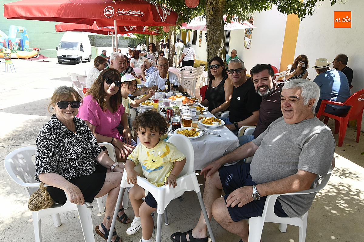 Una paella popular deja buen sabor de boca al Corpus en Sepulcro Hilario