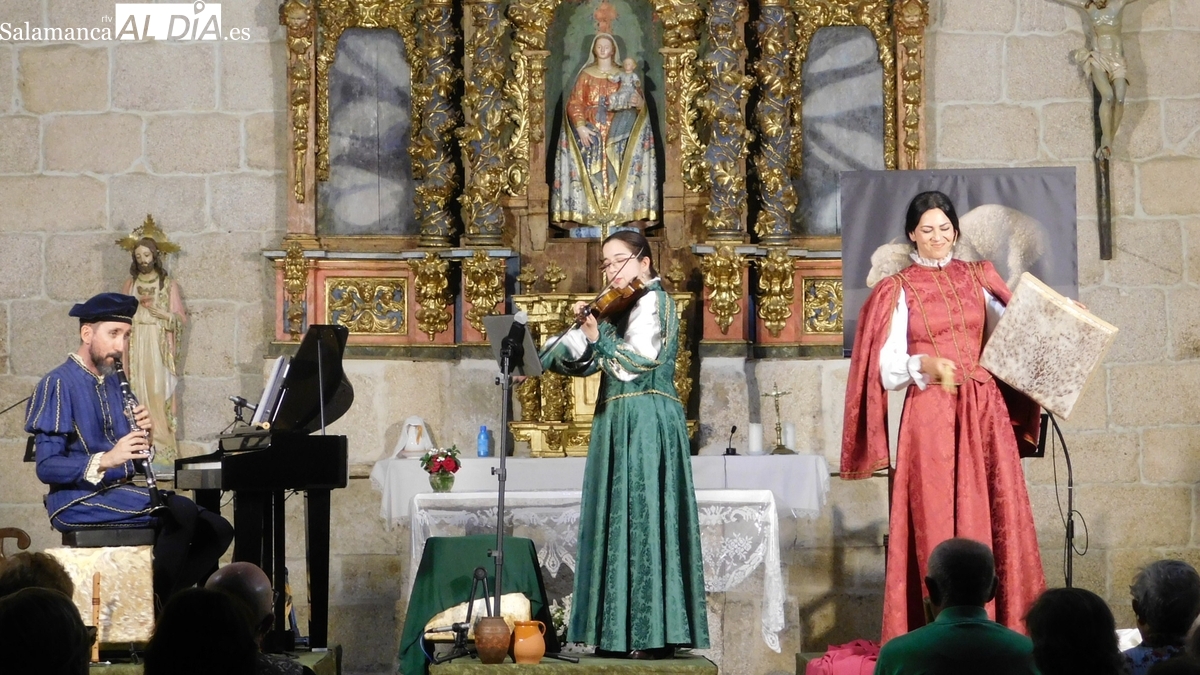 El Manzano vibra con la fusión de música y poesía de ‘Arcos y Ecos’