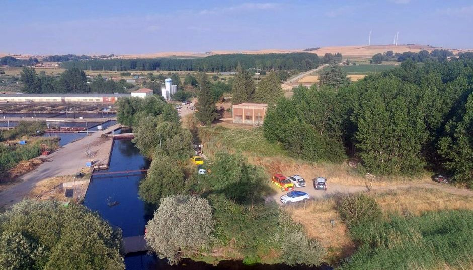Así es la búsqueda quirúrgica y manual del menor desaparecido en las pozas del Tormes