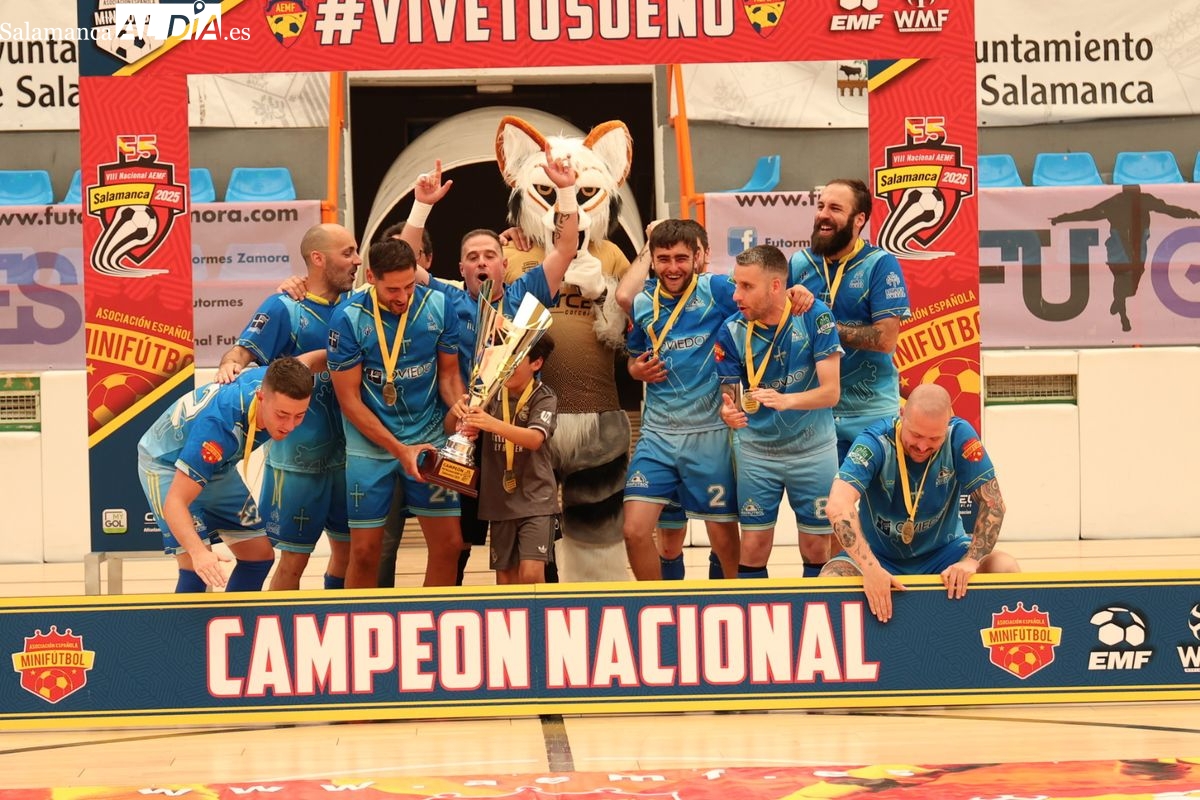 Gran ambiente en la final del Campeonato Nacional de Fútbol Sala amateur celebrada en Salamanca 