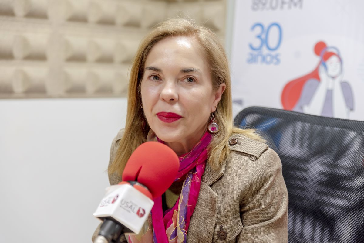 Elena Villegas: La radio es un medio muy íntimo, parece que te está hablando a ti directamente
