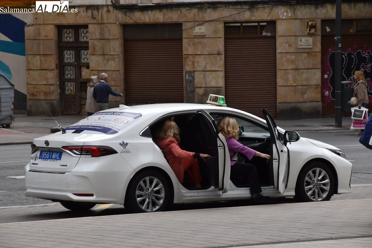 Salamanca amplía las ayudas al taxi para personas con discapacidad y movilidad reducida