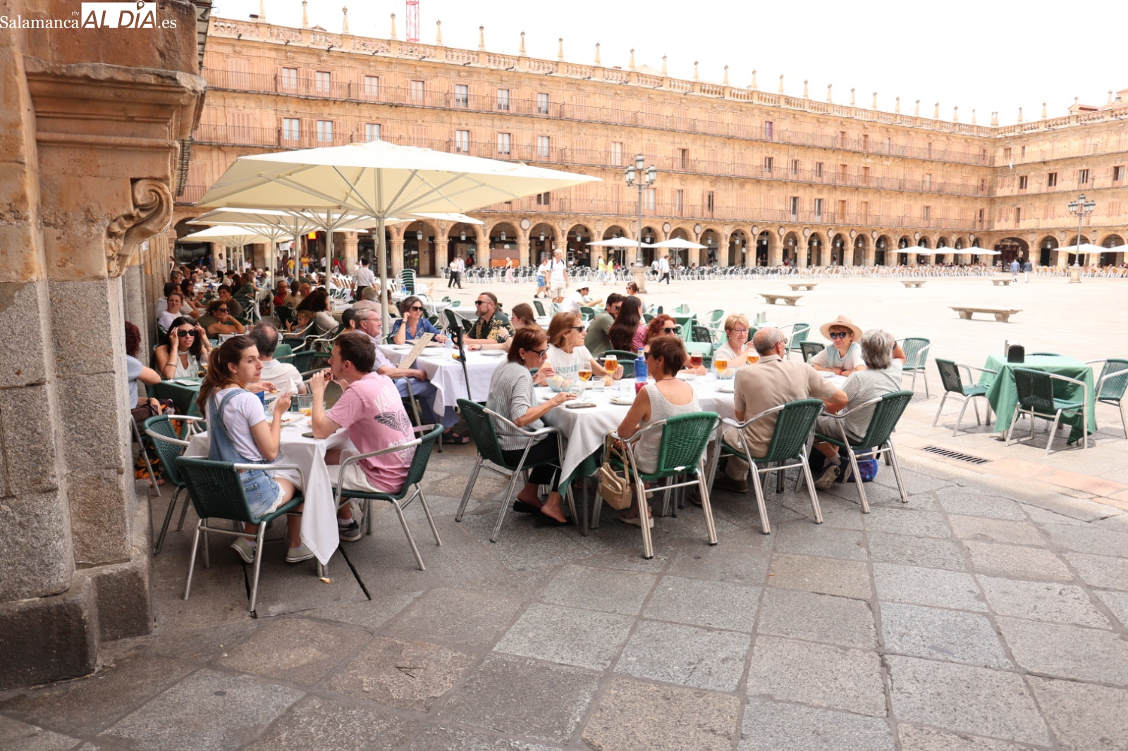 La hostelería salmantina encara el verano con optimismo turístico pero con la creciente falta de camareros como principal desafío