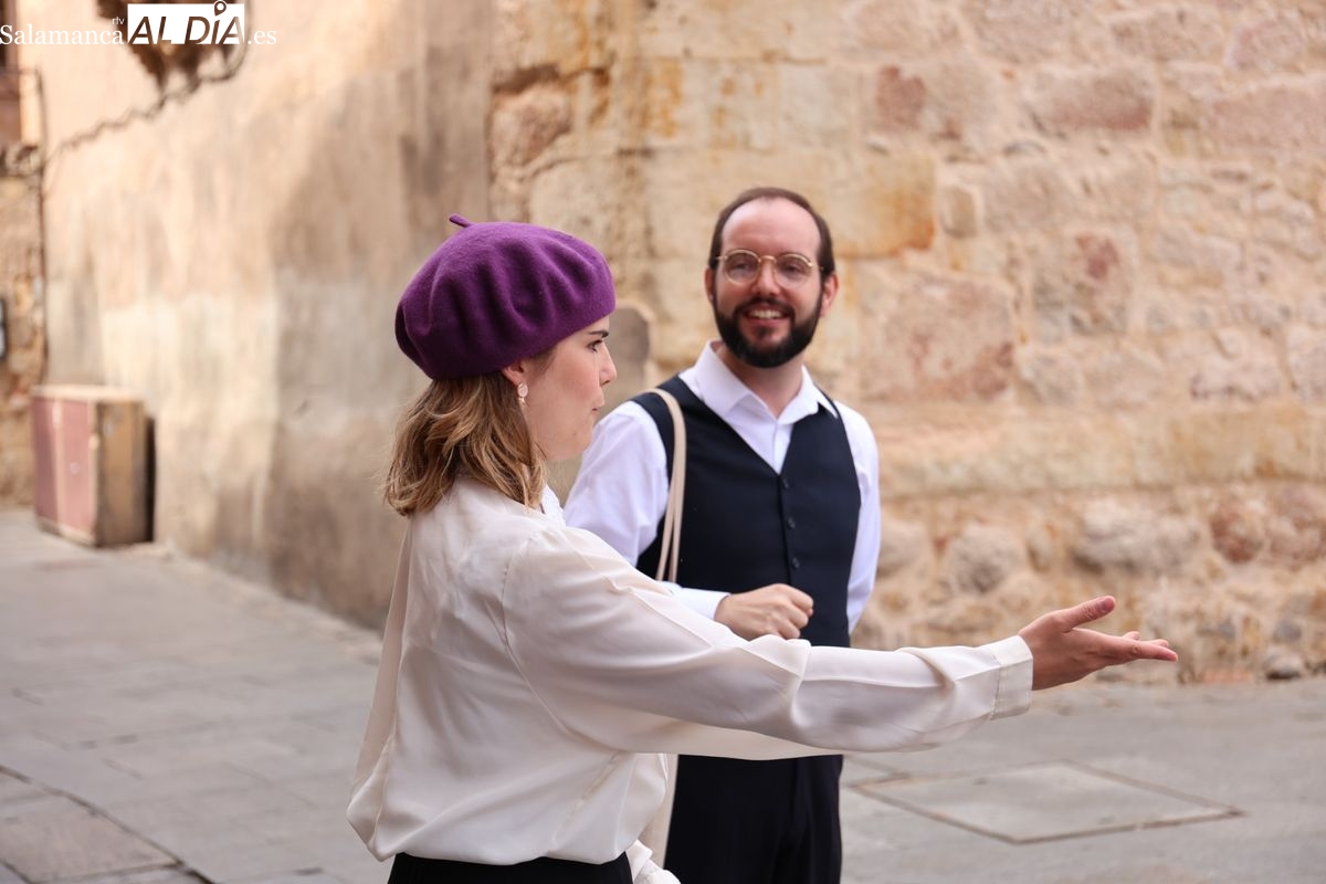 VÍDEO Y FOTOS | La figura de Carmen Martín Gaite revive en las calles de Salamanca con un nuevo recorrido teatralizado