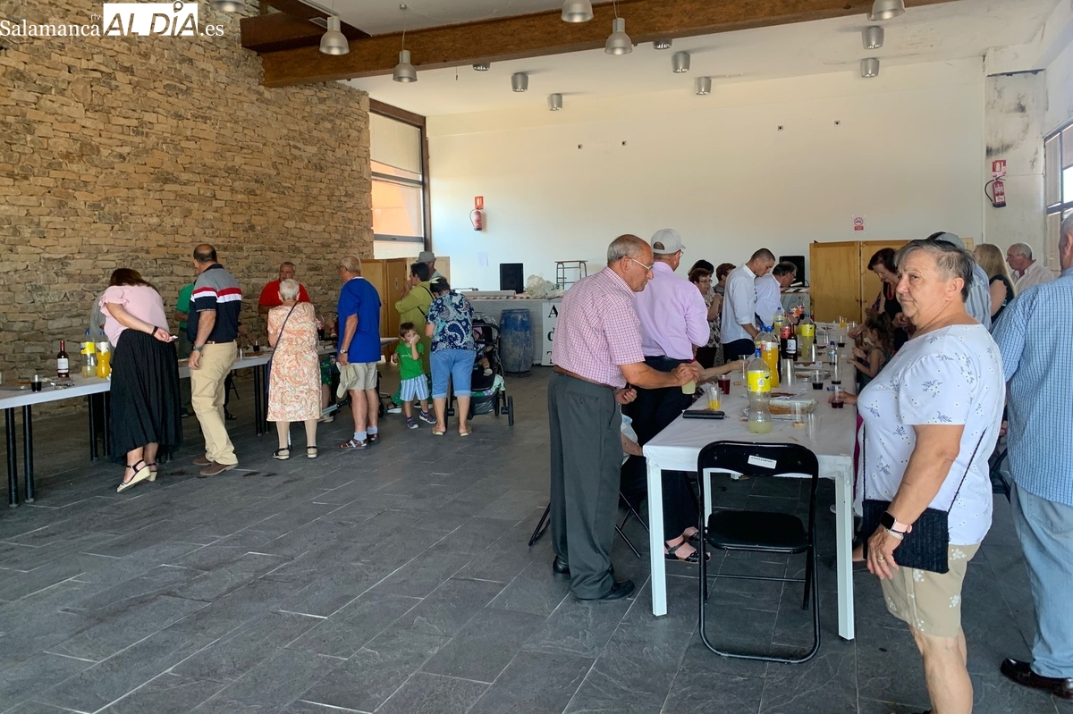 Trabanca honra a la Virgen del Carmen con misa, vino, pizza y música de Dj