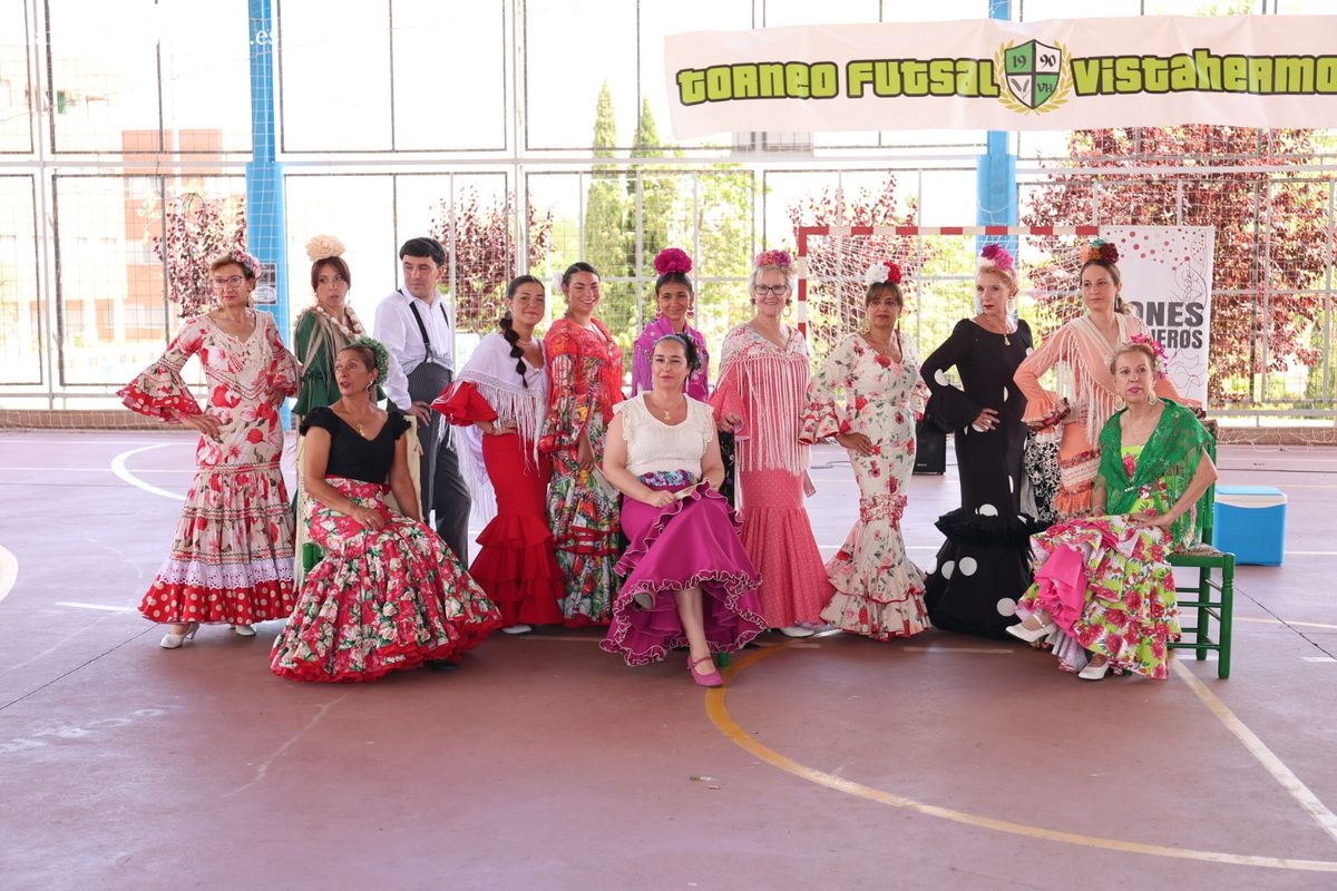 VÍDEO Y FOTOS | Vistahermosa despide sus fiestas al son de sevillanas y con una gran paellada popular