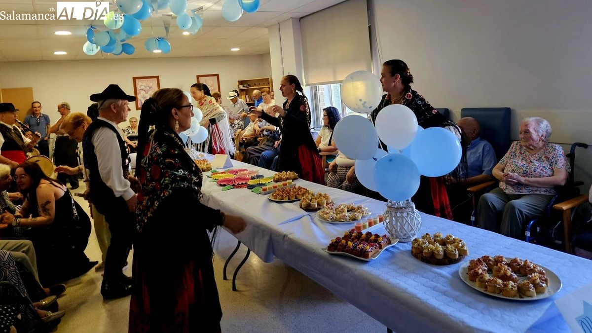 La residencia municipal de mayores Lumbrales celebra el Día de los Abuelos