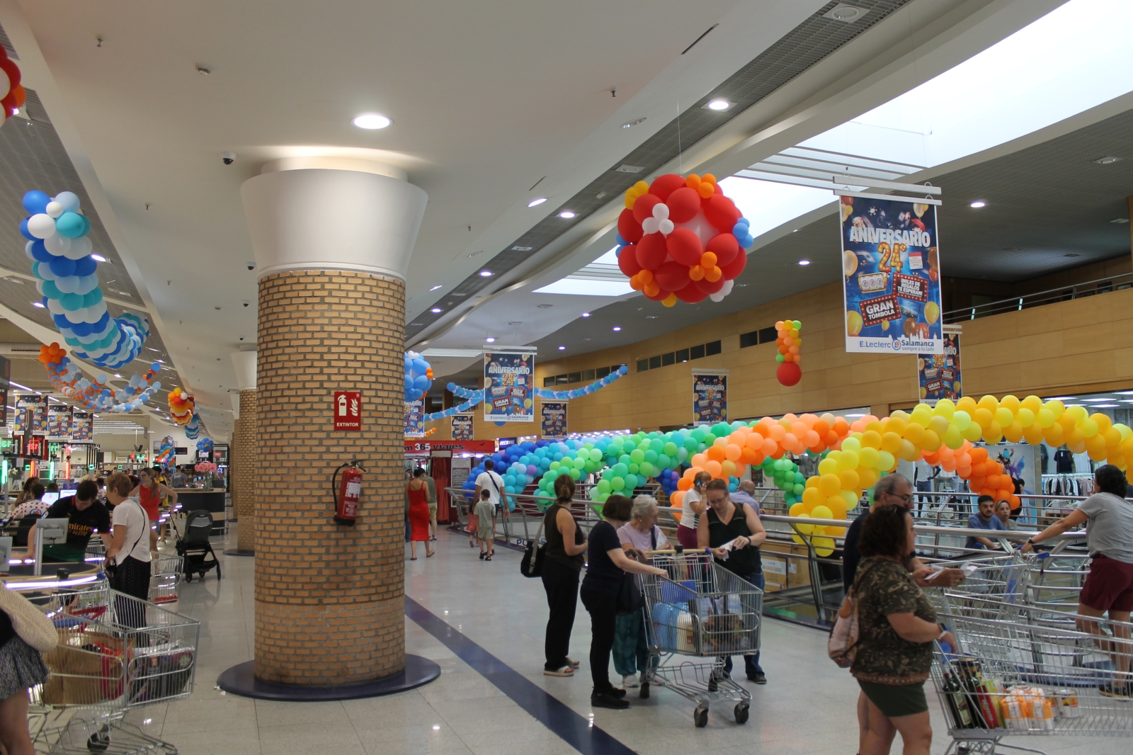 E.Leclerc Salamanca combina su aniversario con rebajas de verano de hasta el 50%