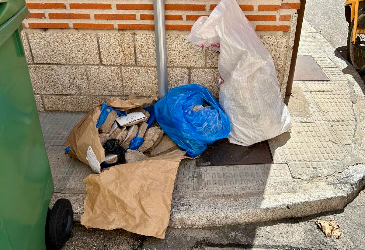 Nuevo aviso del Ayuntamiento: Abandonar residuos en la calle está prohibido y lleva sanción económica