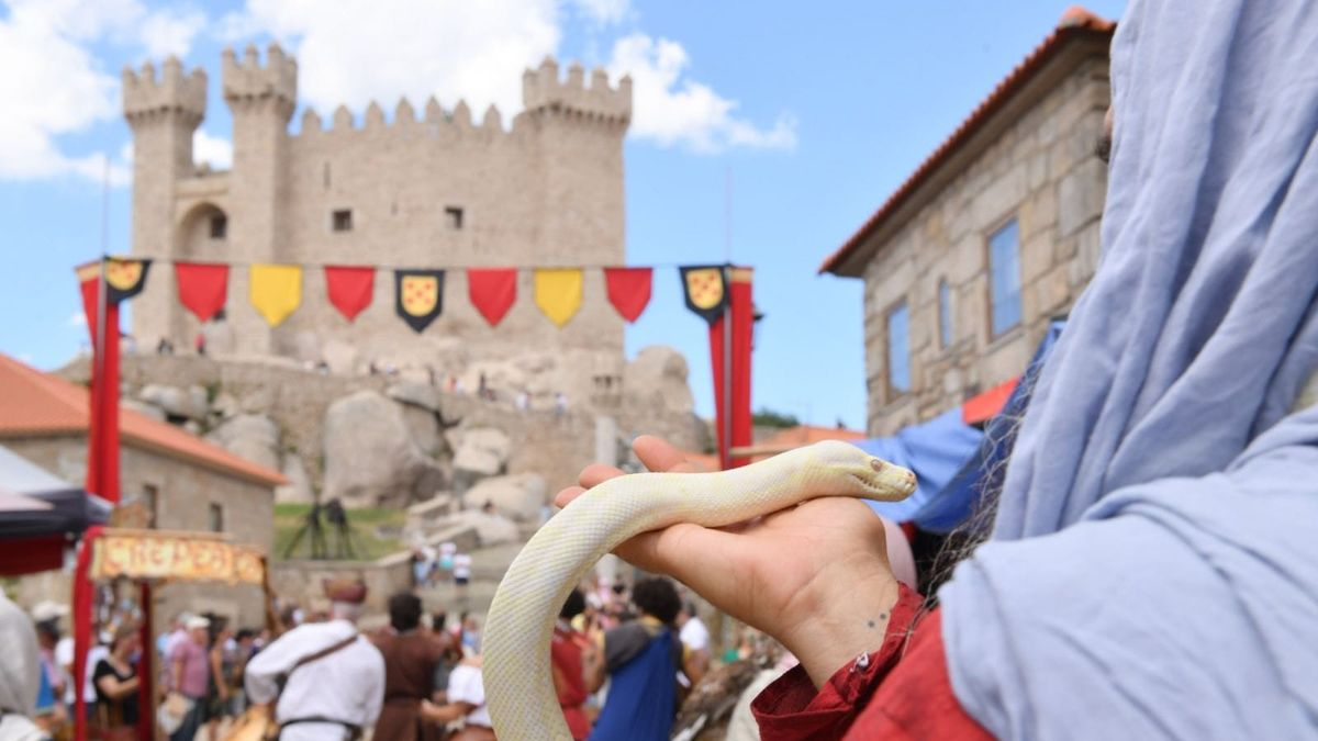 Un castillo de cuento de hadas protagoniza la Feria Medieval de Penedono, una de las más reconocidas de Portugal