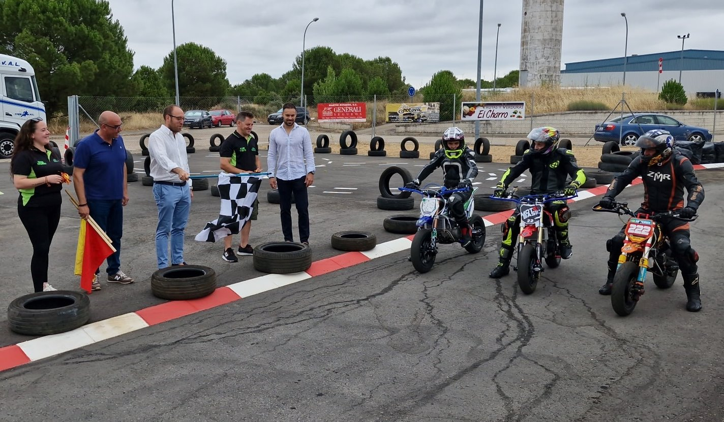 Entra por fin en funcionamiento el circuito de minimotos del Polígono de Las Viñas