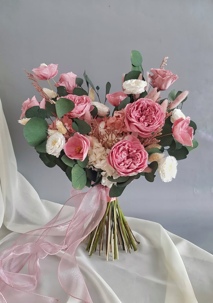 Ramos tradicionales para bodas y bautizos en Salamanca: ¿Qué flores son las más populares y por qué? 