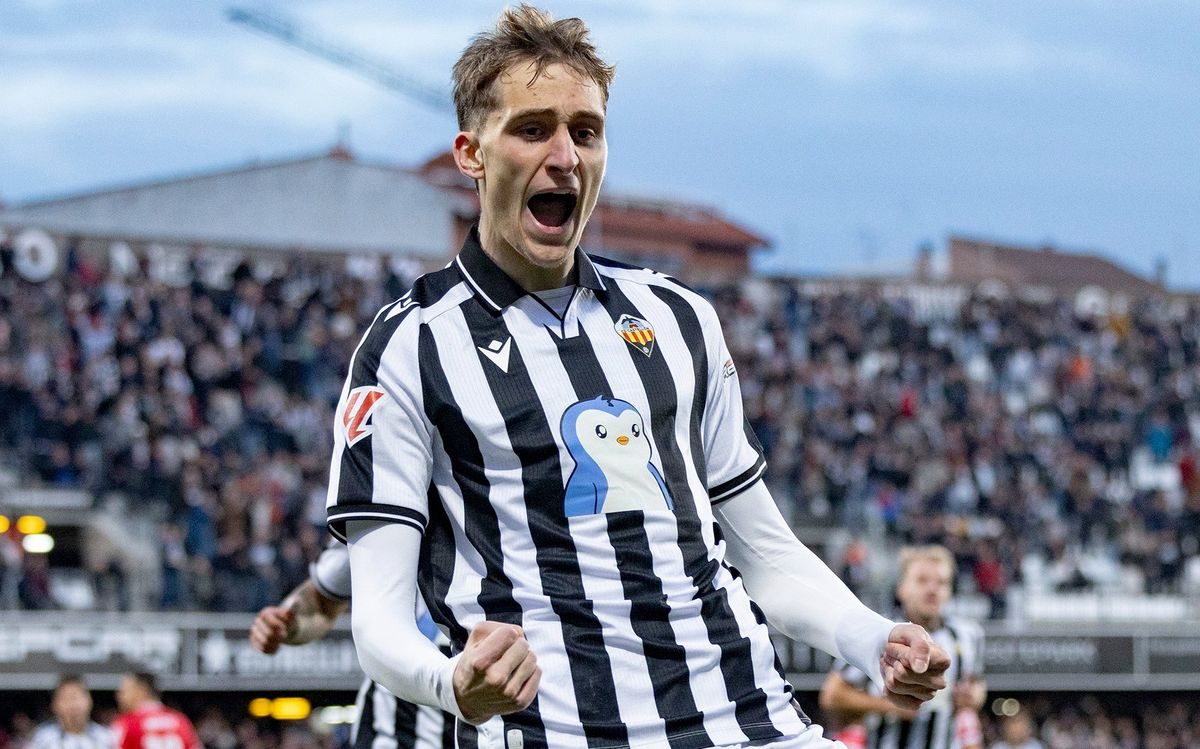 Unionistas  incorpora al delantero Pere Marco, cedido por el Castellón