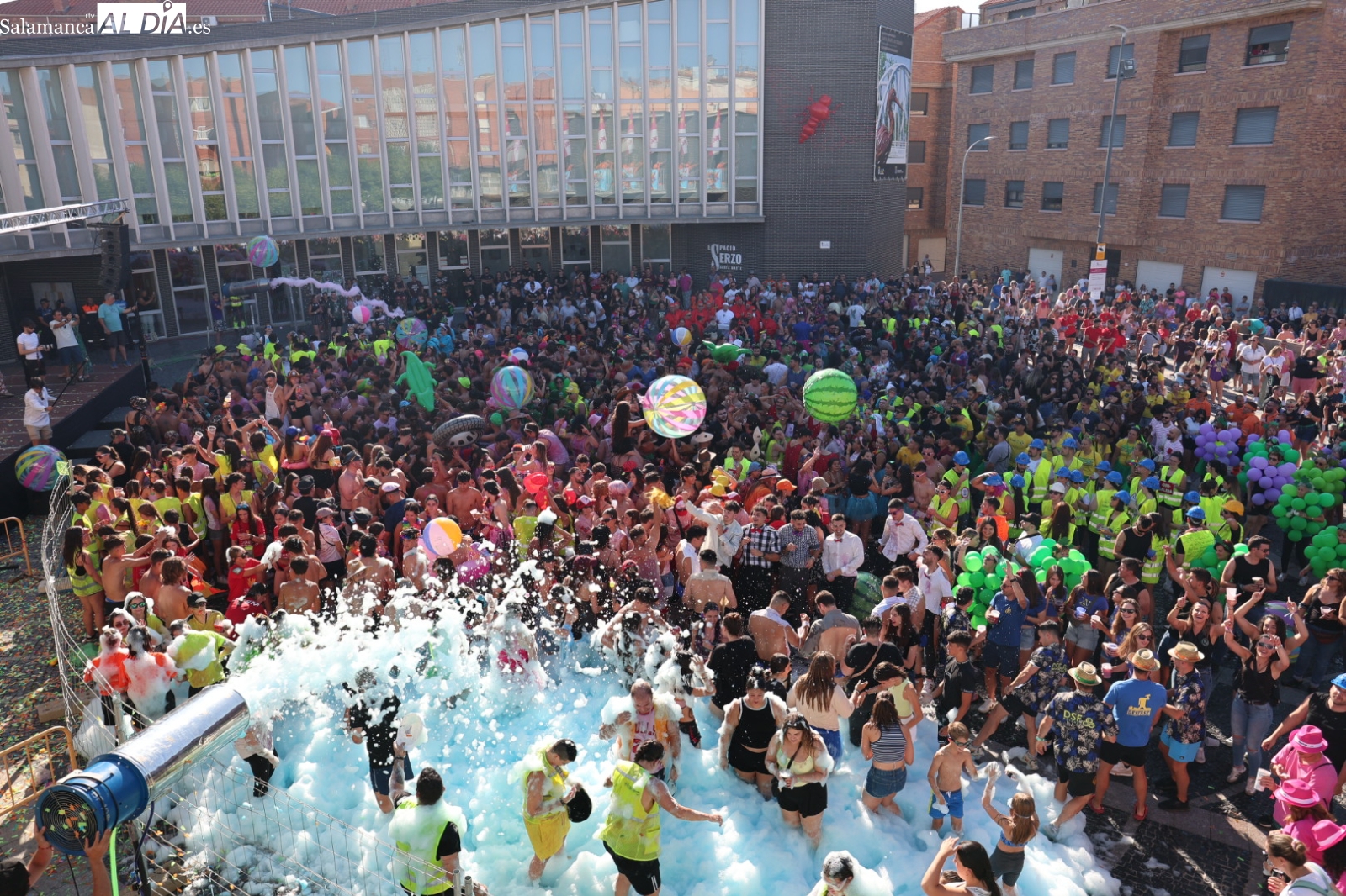 VÍDEO y FOTOS | Santa Marta estalla en fiestas con un multitudinario chupinazo
