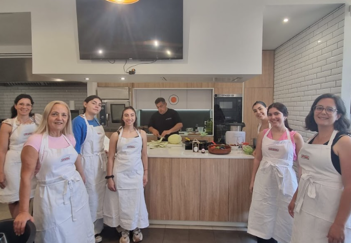 Estudiantes de UPSA y Chile llevan la Nutrición en Acción a los más vulnerables de Salamanca