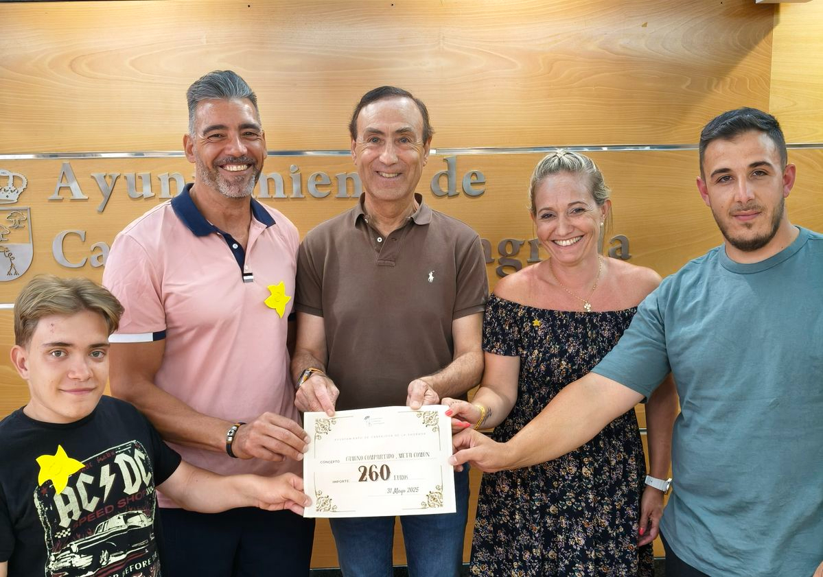 Carbajosa entrega un donativo a la Asociación de Enfermedades Raras de Castilla y León