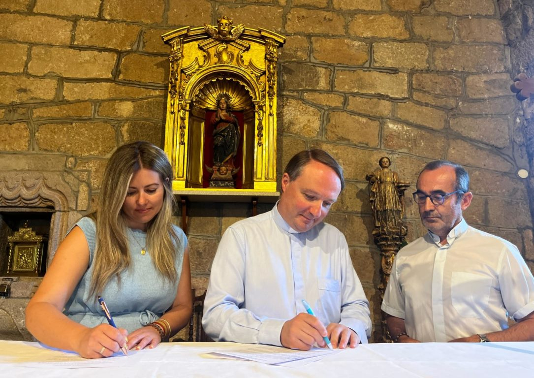 El Ayuntamiento de Fuentes de Oñoro adquiere y cede una hornacina a la Iglesia de La Asunción