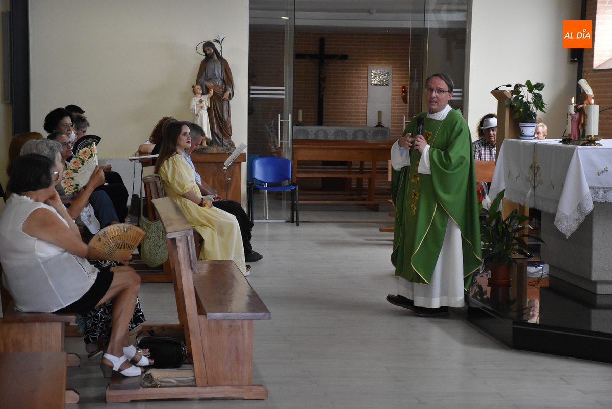 La Parroquia de El Salvador honra a Santa Ana en su misa dominical