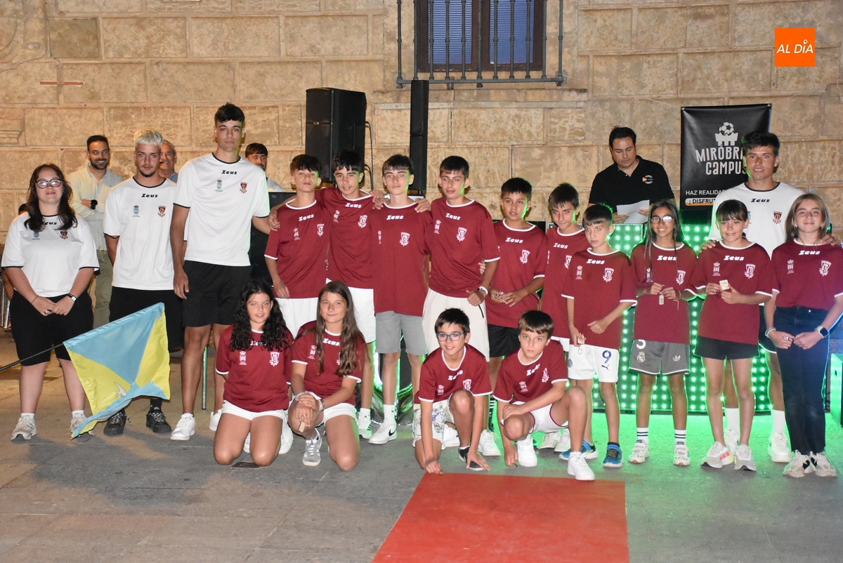 El Miróbriga Campus festeja la conclusión de su 10ª edición cantando el Cumpleaños Feliz