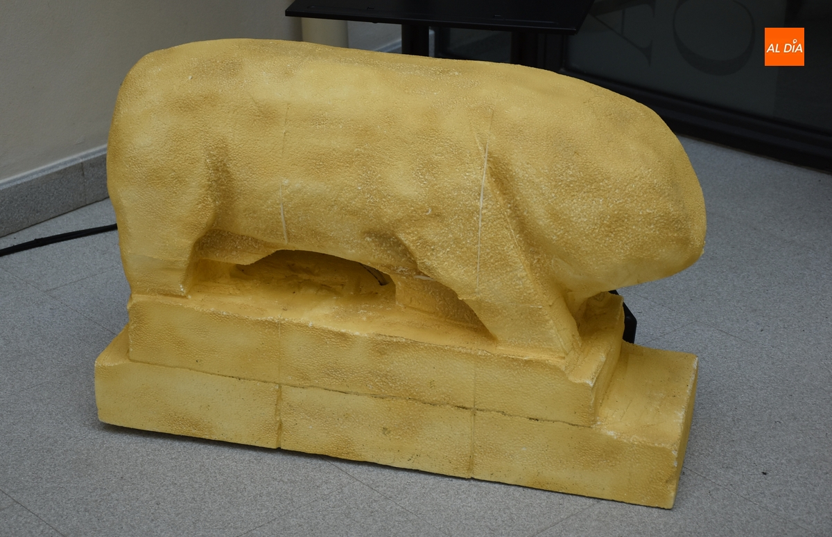 El patio de la Casa Consistorial incorpora una reproducción del Verraco